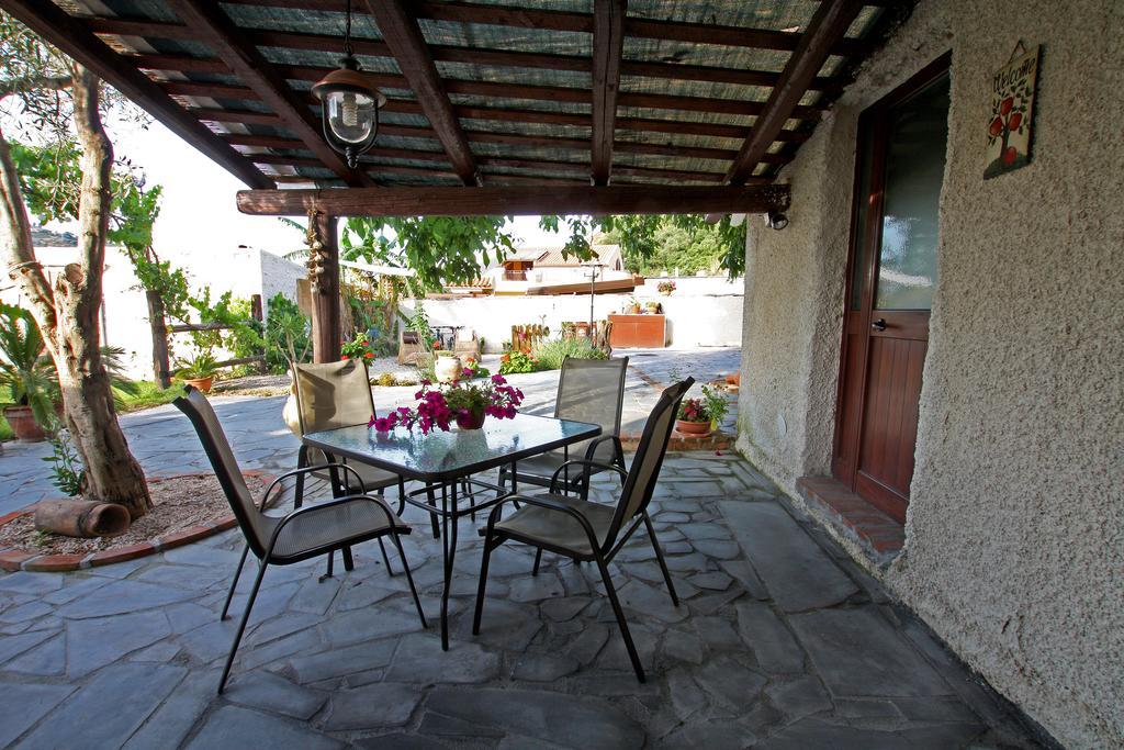 Casa Vacanze Borgo Borghese SantʼAlessio Siculo Δωμάτιο φωτογραφία