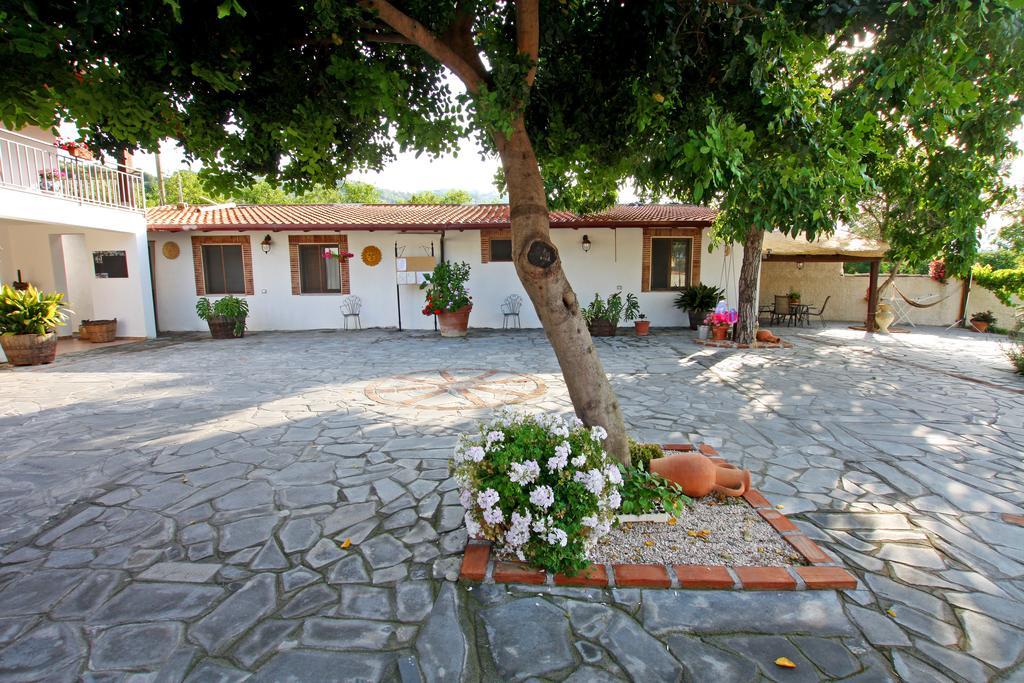 Casa Vacanze Borgo Borghese SantʼAlessio Siculo Εξωτερικό φωτογραφία