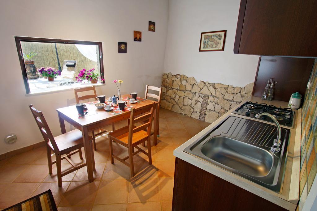 Casa Vacanze Borgo Borghese SantʼAlessio Siculo Δωμάτιο φωτογραφία